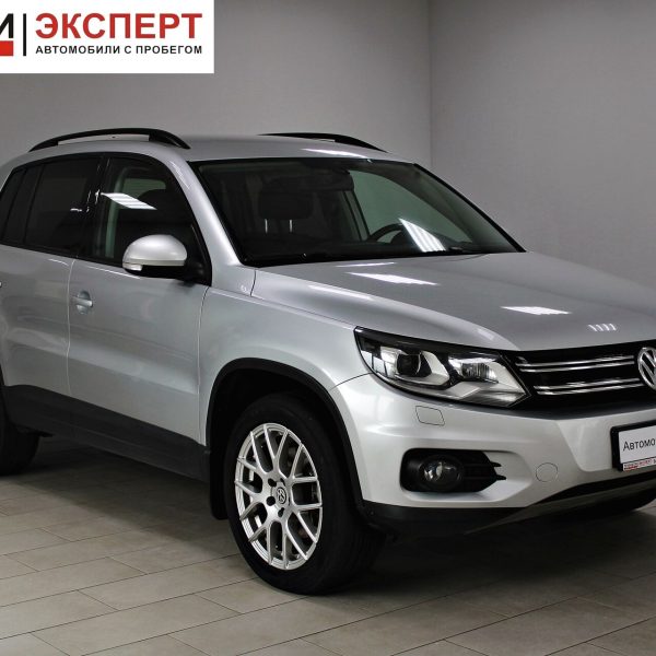 Volkswagen Tiguan, I Рестайлинг (VIN:XW8ZZZ5NZDG125778)